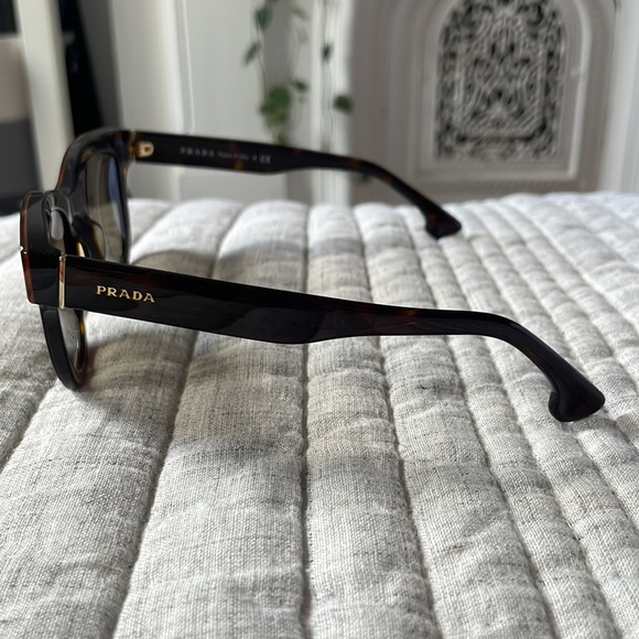 Prada sunglasses - Picture 2 of 5
